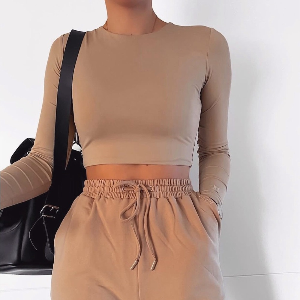 meshki emely long sleeve crop top almond